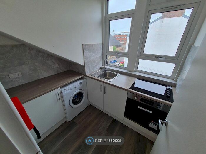 8 Bedroom Semi-Detached House To Rent In Craigpark, Glasgow, G31