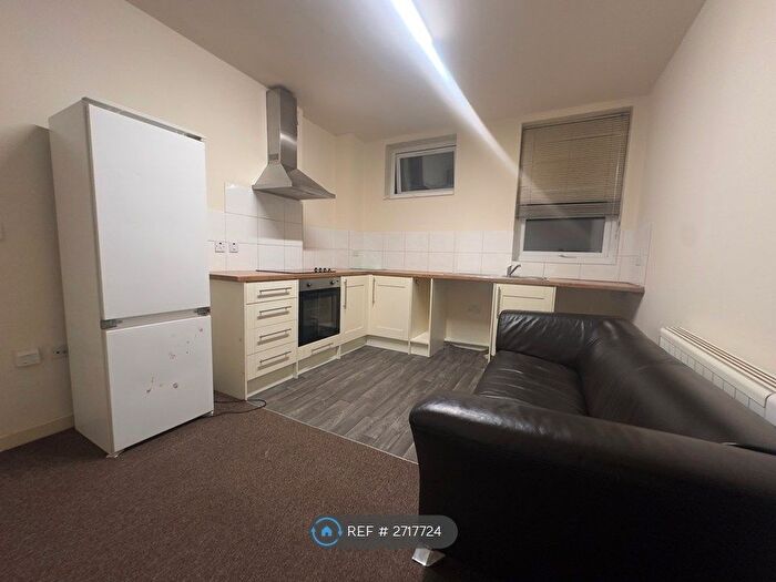 2 Bedroom Flat To Rent In Lower Leys, Evesham, WR11