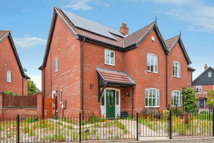 3 Bedroom Semi-Detached House For Sale In Breeze Avenue, Aylsham, Norwich, NR11