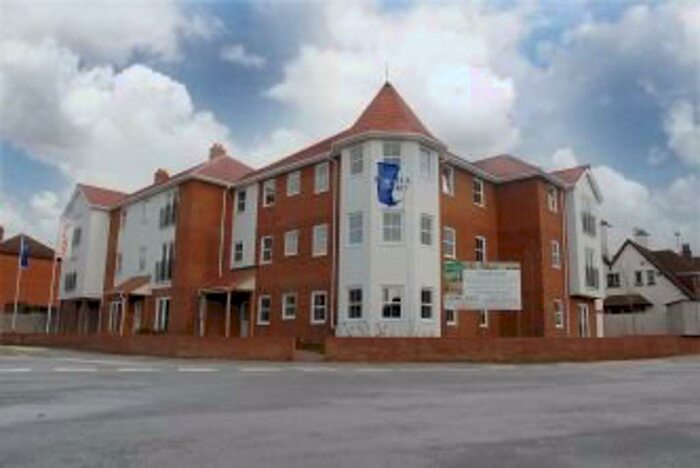 2 Bedroom Flat To Rent In Hamill Court, Cornwall Gardens, Margate, CT9