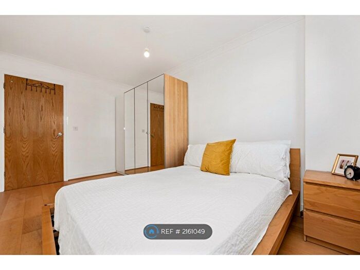 2 Bedroom Flat To Rent In Concorde Way, London, SE16