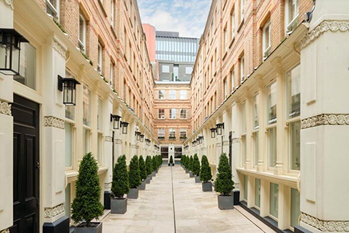 2 Bedroom Flat For Sale In Dyer's Buildings, Holborn, EC1N