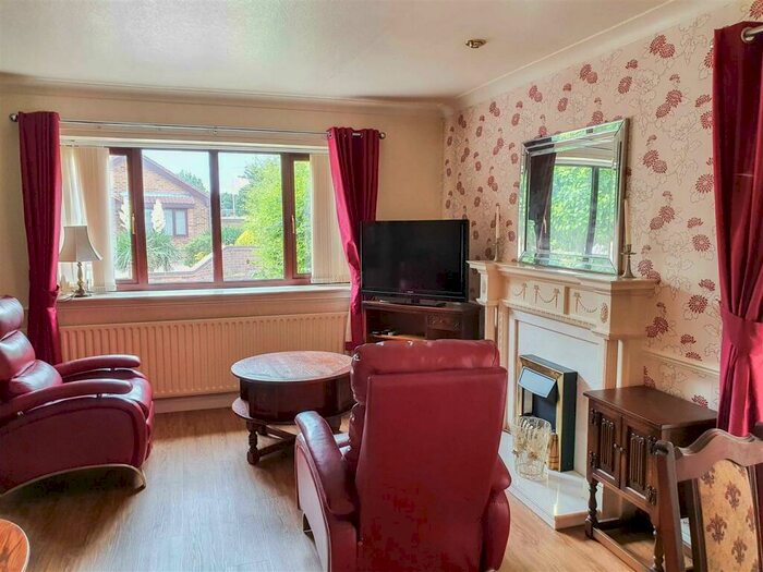 2 Bedroom Detached Bungalow To Rent In East View, West Bridgford, Nottingham, NG2