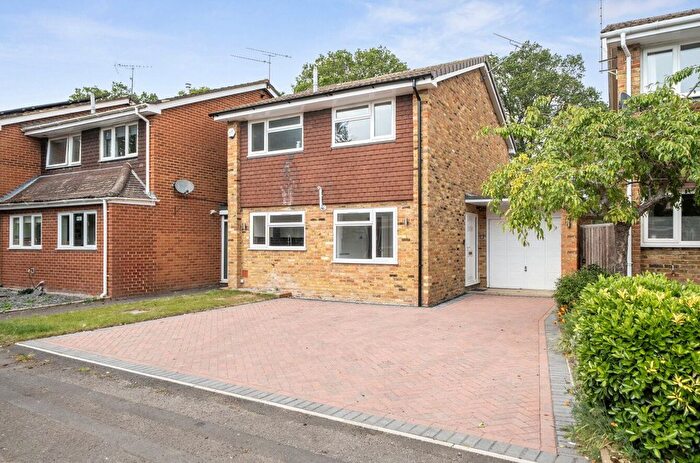 3 Bedroom Link Detached House To Rent In Jerrymoor Hill, Finchampstead, Wokingham, RG40
