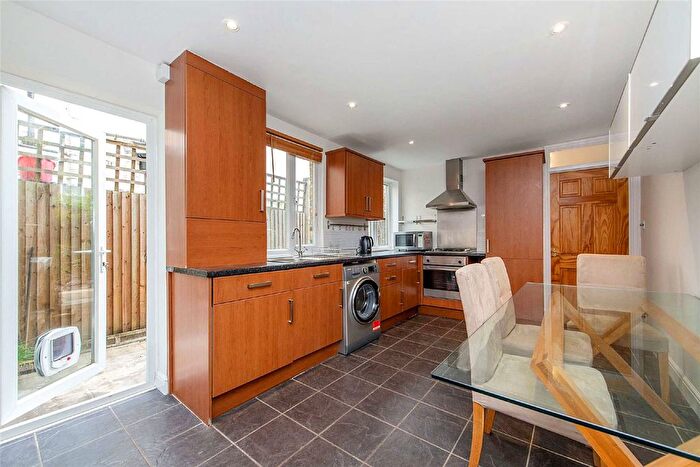 1 Bedroom Flat To Rent In Hargwyne Street, London, SW9