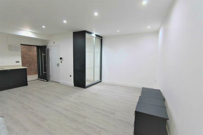 Apartment To Rent In - Wick Lane, London, E3