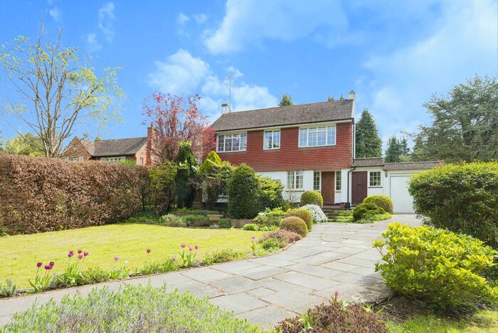 3 Bedroom Detached House For Sale In Garden Close, Leatherhead, Surrey, KT22