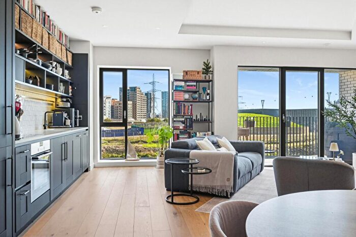 2 Bedroom Apartment For Sale In Globe House, London City Island, London, E14