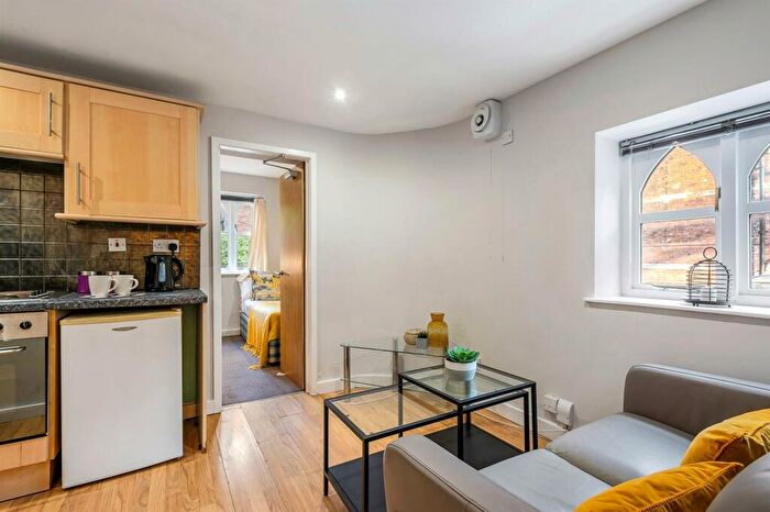 1 Bedroom Flat To Rent In Flat, Hyde Terrace, Leeds, LS2