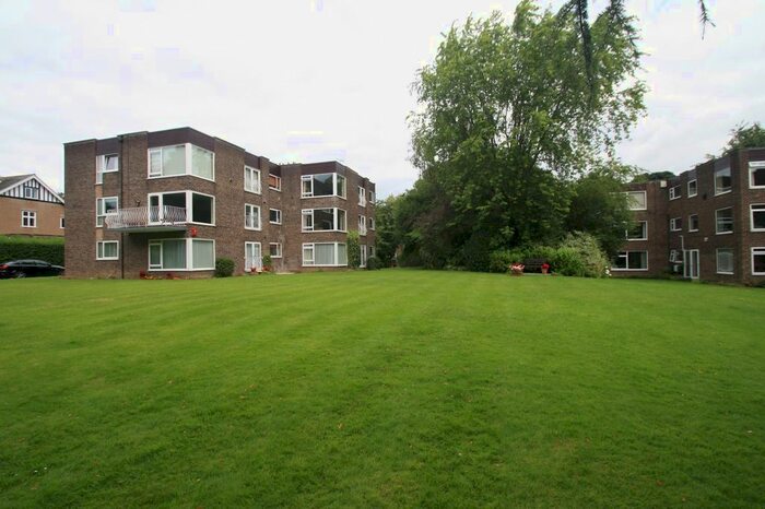 2 Bedroom Flat To Rent In North Park Avenue, Leeds, West Yorkshire, Uk, LS8