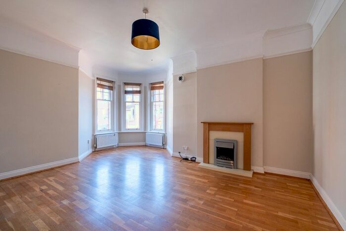 2 Bedroom Flat To Rent In Barcombe Avenue, London, SW2