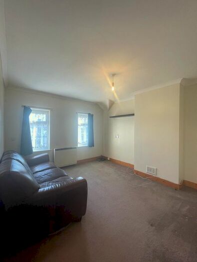 1 Bedroom Flat To Rent In Holgate Road, Dagenham, RM10