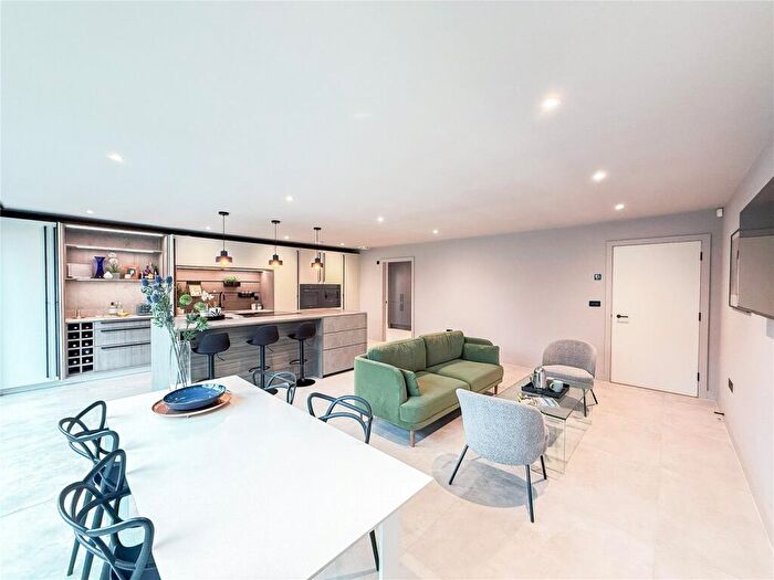 4 Bedroom Detached House For Sale In Sussex Avenue, Didsbury, M20