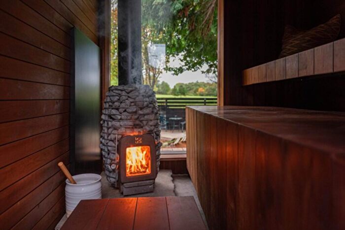 4 Bedroom Detached Bungalow For Sale In Green Lane, Oldham, OL8