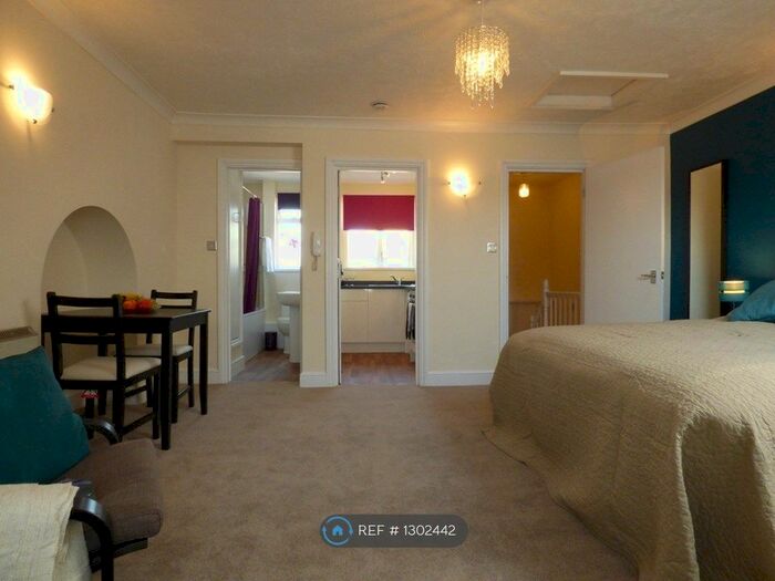 Studio To Rent In Clifton Road, Littlehampton BN17