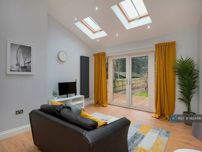 2 Bedroom Flat To Rent In Campden Road, South Croydon, CR2