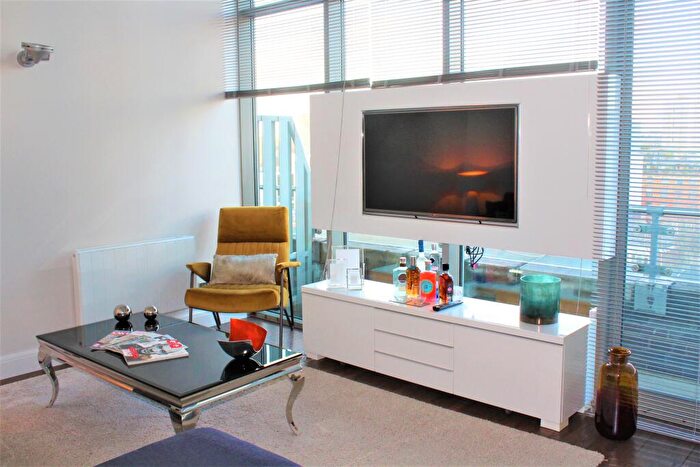 2 Bedroom Apartment To Rent In City Road, Old Street, London, EC1V