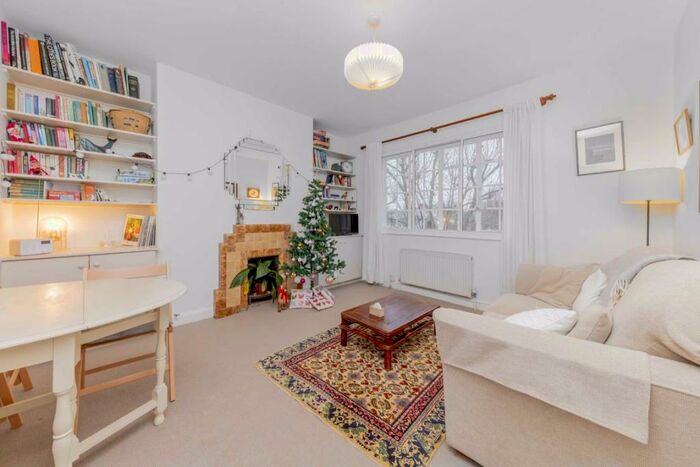 2 Bedroom Flat To Rent In Tollington Park, London, N4