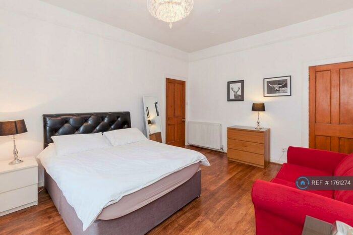 2 Bedroom Flat To Rent In Guthrie Street, Edinburgh, EH1