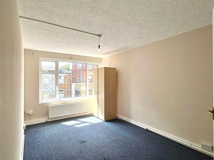 1 Bedroom Flat To Rent In Wood Street, London, E17