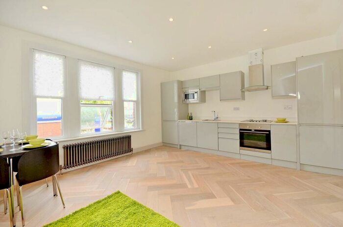 2 Bedroom Flat To Rent In Lea Bridge Road, Walthamstow, London, E10
