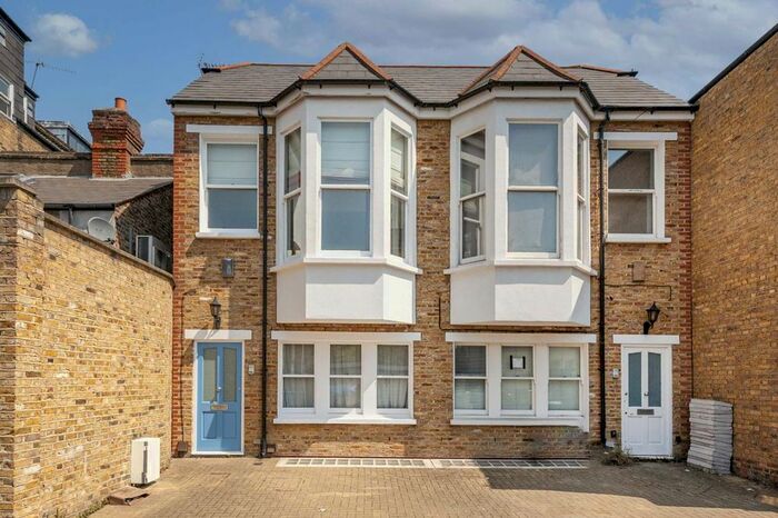 2 Bedroom Property To Rent In Shandon Road, London, SW4