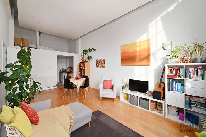 2 Bedroom Flat To Rent In Pentonville Road, London, N1