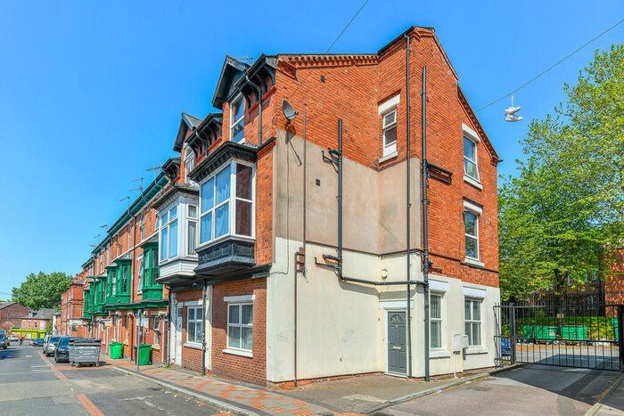 6 Bedroom End Of Terrace House To Rent In Peveril Street, NG7