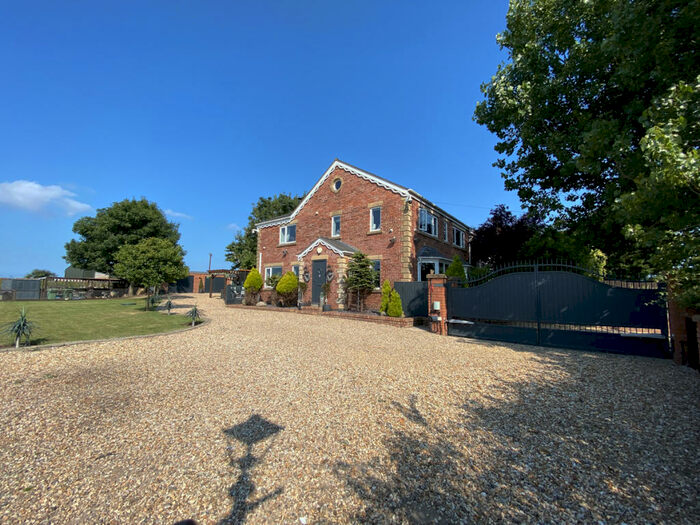 5 Bedroom Detached House For Sale In Chain Lane, Staining, FY3