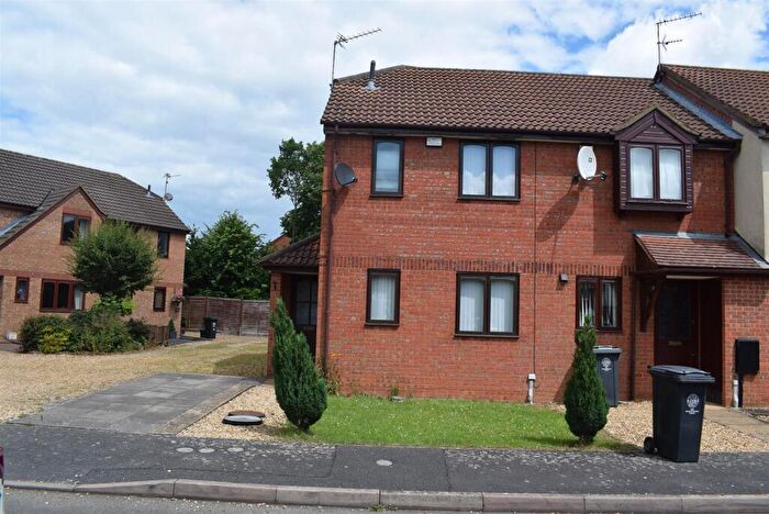 2 Bedroom End Of Terrace House To Rent In Treen Close, Thrapston, NN14