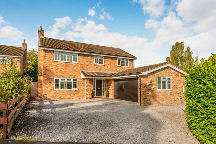 4 Bedroom Detached House For Sale In Thornford Road, Headley, Thatcham, Hampshire, RG19