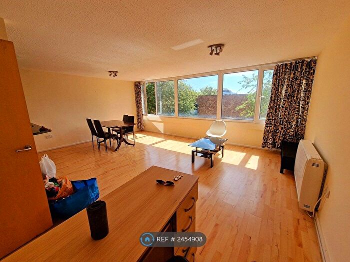 2 Bedroom Flat To Rent In High Kingsdown, Bristol, BS2