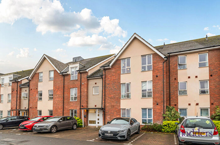 2 Bedroom Apartment For Sale In Addlestone, Surrey, KT15