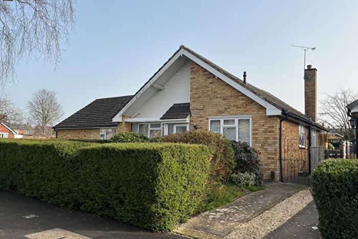 3 Bedroom Semi-Detached Bungalow For Sale In Vale Avenue, Grove, OX12