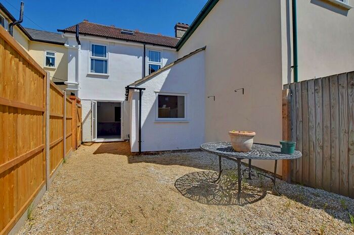 2 Bedroom Ground Flat To Rent In High Street, Dunmow, CM6