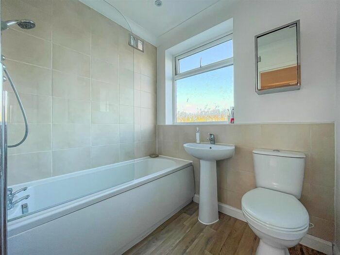 4 Bedroom Semi-Detached House For Sale In Bramfield Road West, Rayleigh, SS6