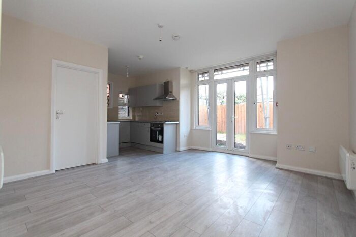 Studio To Rent In Prout Grove, London, NW10