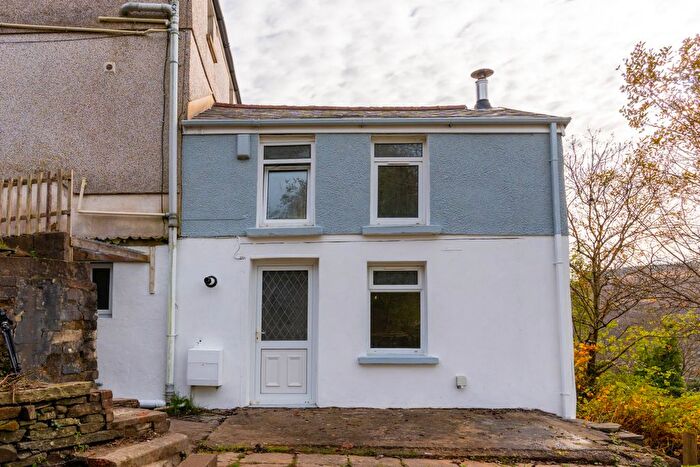 2 Bedroom Cottage To Rent In Wind Street, Blaenllechau, CF43