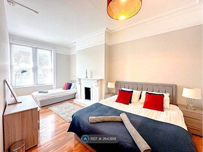 3 Bedroom Flat To Rent In West Hill Road, Bournemouth, BH2