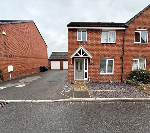 3 Bedroom Semi-Detached House For Sale In Weaver Crescent, Tiverton, EX16