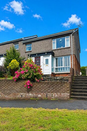 2 Bedroom Flat To Rent In Tolsta Crescent, Polmont, FK2