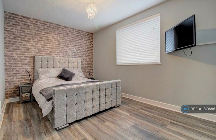 2 Bedroom Flat To Rent In Laighpark View, Paisley, PA3