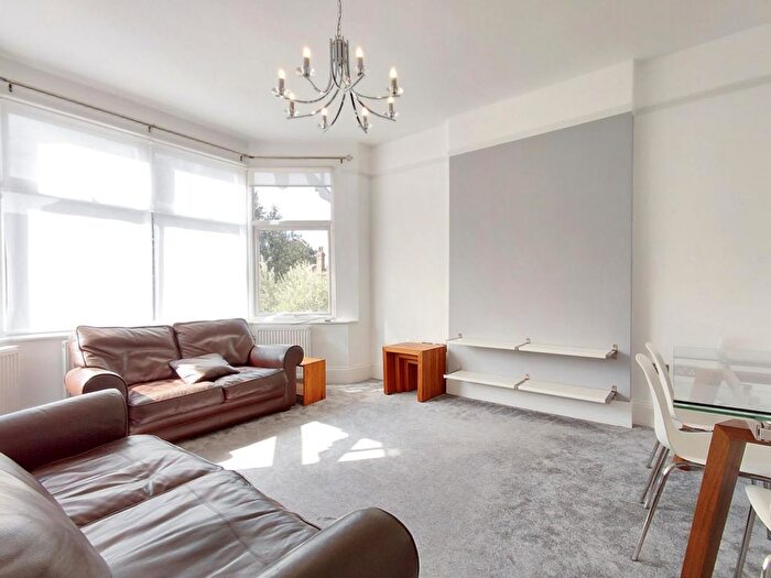 3 Bedroom Flat To Rent In Fordhook Avenue, London, W5