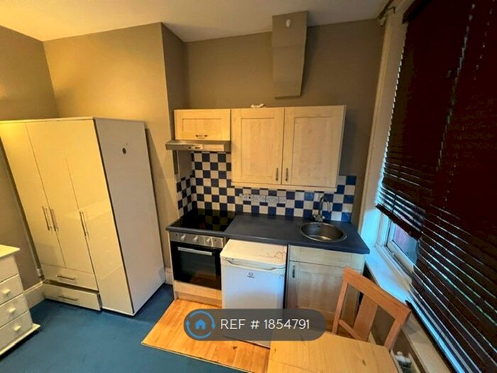 Studio To Rent In Stile Hall Gardens, London, W4