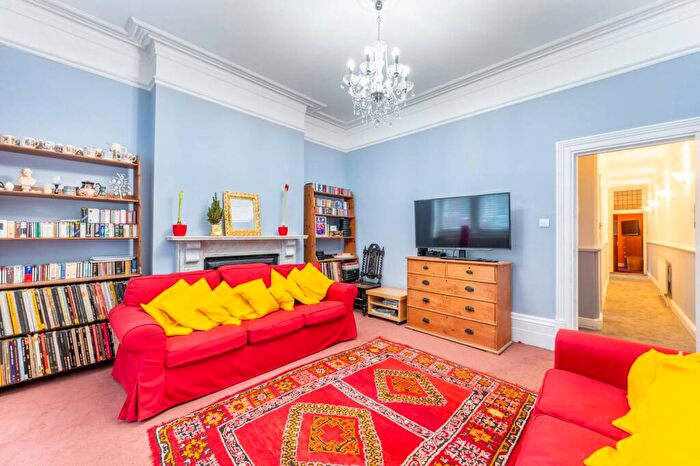 3 Bedroom Flat For Sale In Lechmere Road, Willesden Green, London, NW2