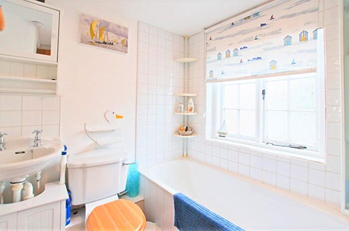 2 Bedroom Cottage To Rent In Walton Lane, Bosham, PO18