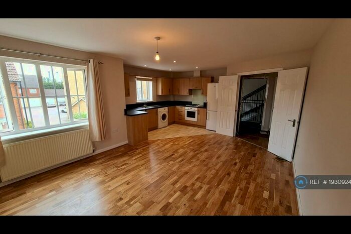 2 Bedroom Flat To Rent In Kemsley, Sittingbourne, ME10