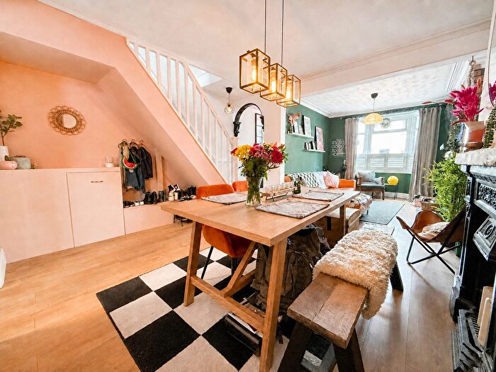 4 Bedroom Terraced House For Sale In Linslade Street, Swindon, SN2