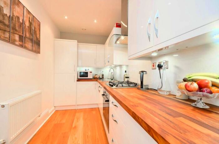 1 Bedroom Flat To Rent In Nevern Square, London, SW5