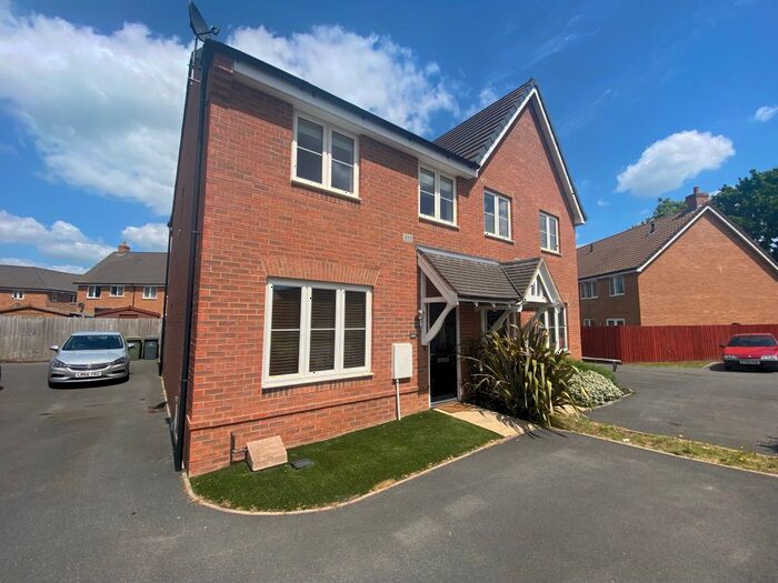 3 Bedroom Semi-Detached House To Rent In New Road, Attleborough, NR17